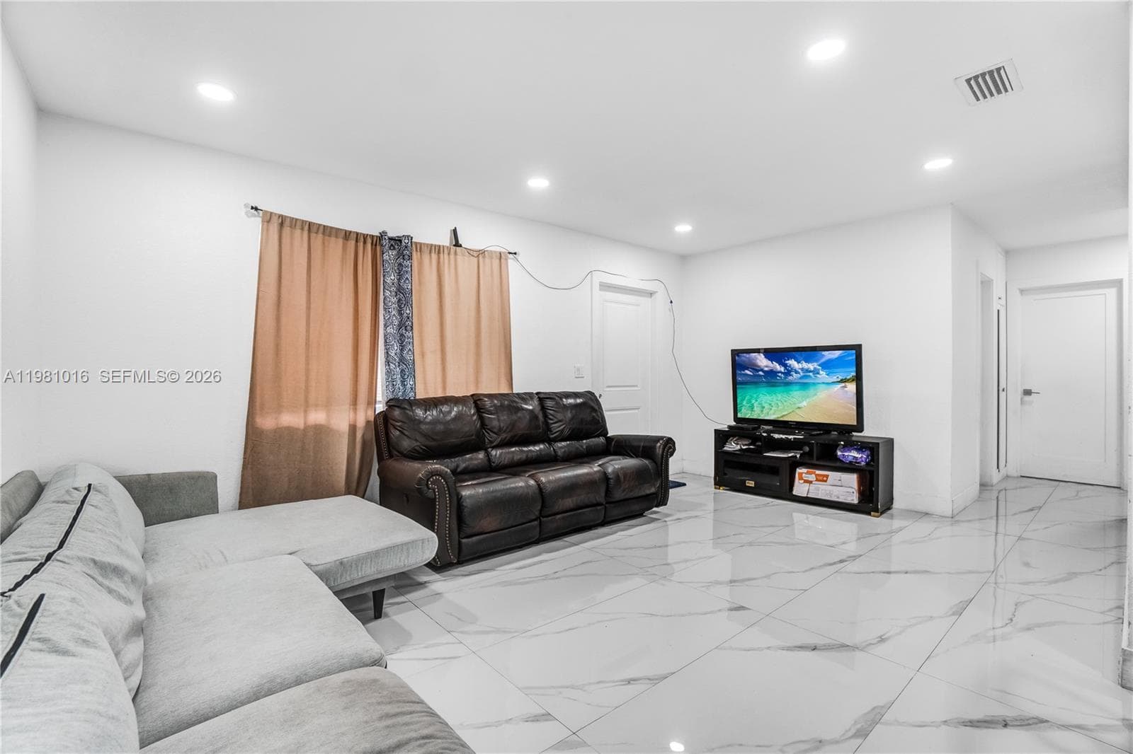 1570 NE 9th St, Homestead FL 33033 — 26