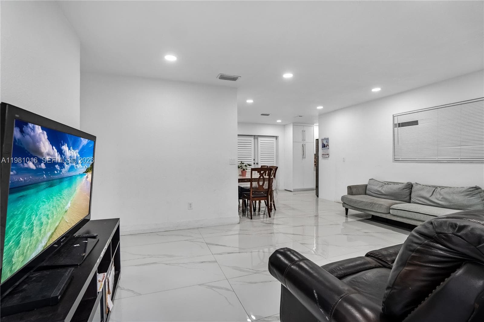 1570 NE 9th St, Homestead FL 33033 — 24