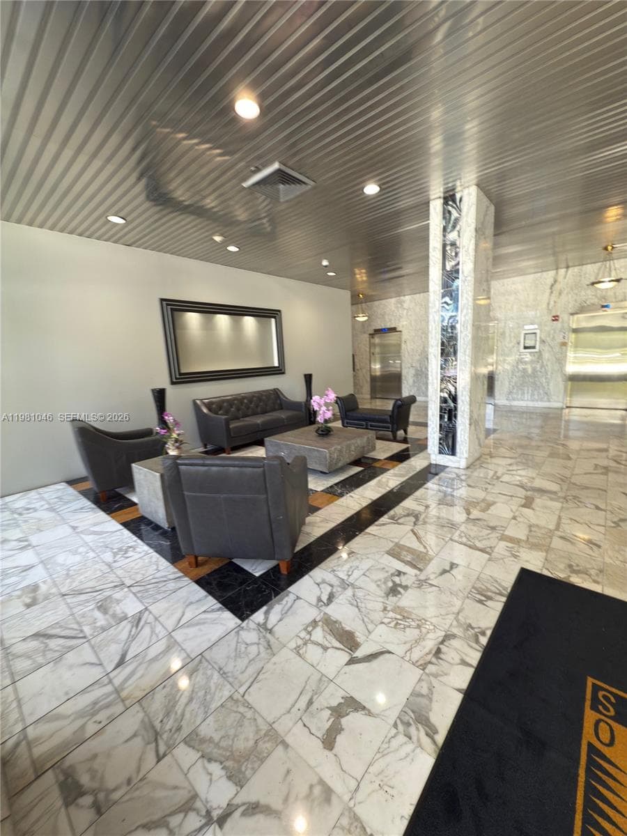3675 N Country Club Dr # 109, Aventura FL 33180 — 2