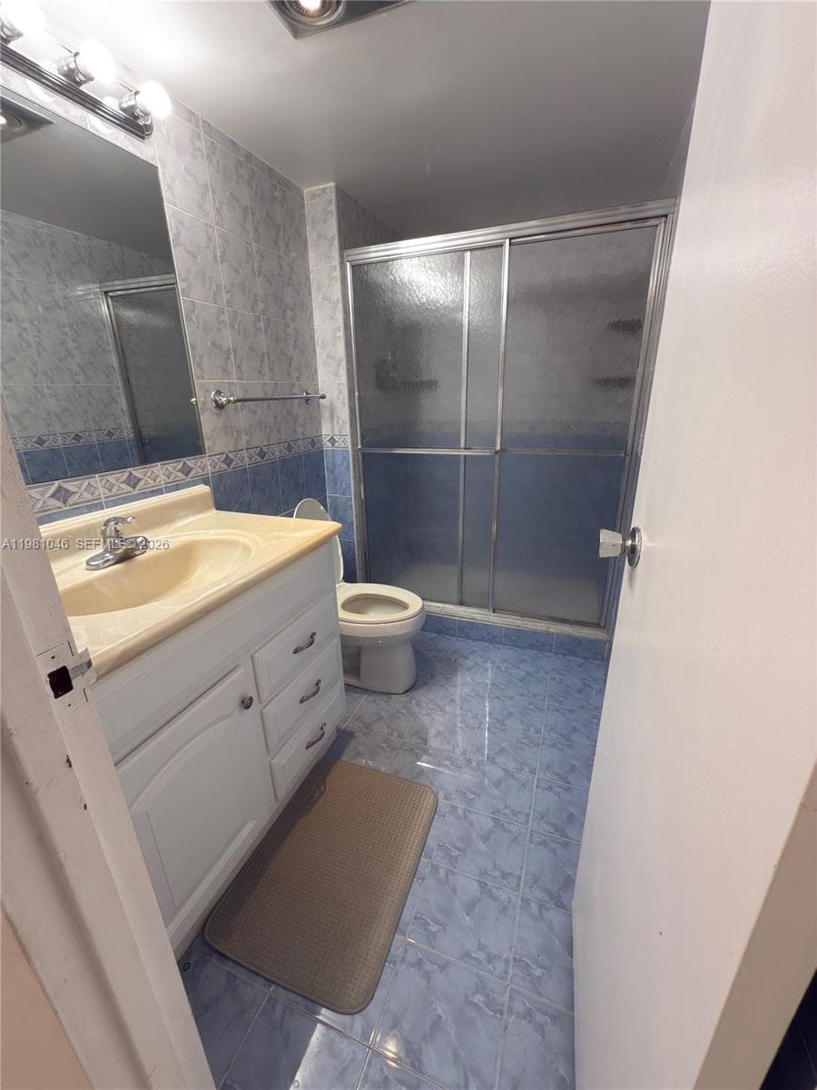3675 N Country Club Dr # 109, Aventura FL 33180 — 17