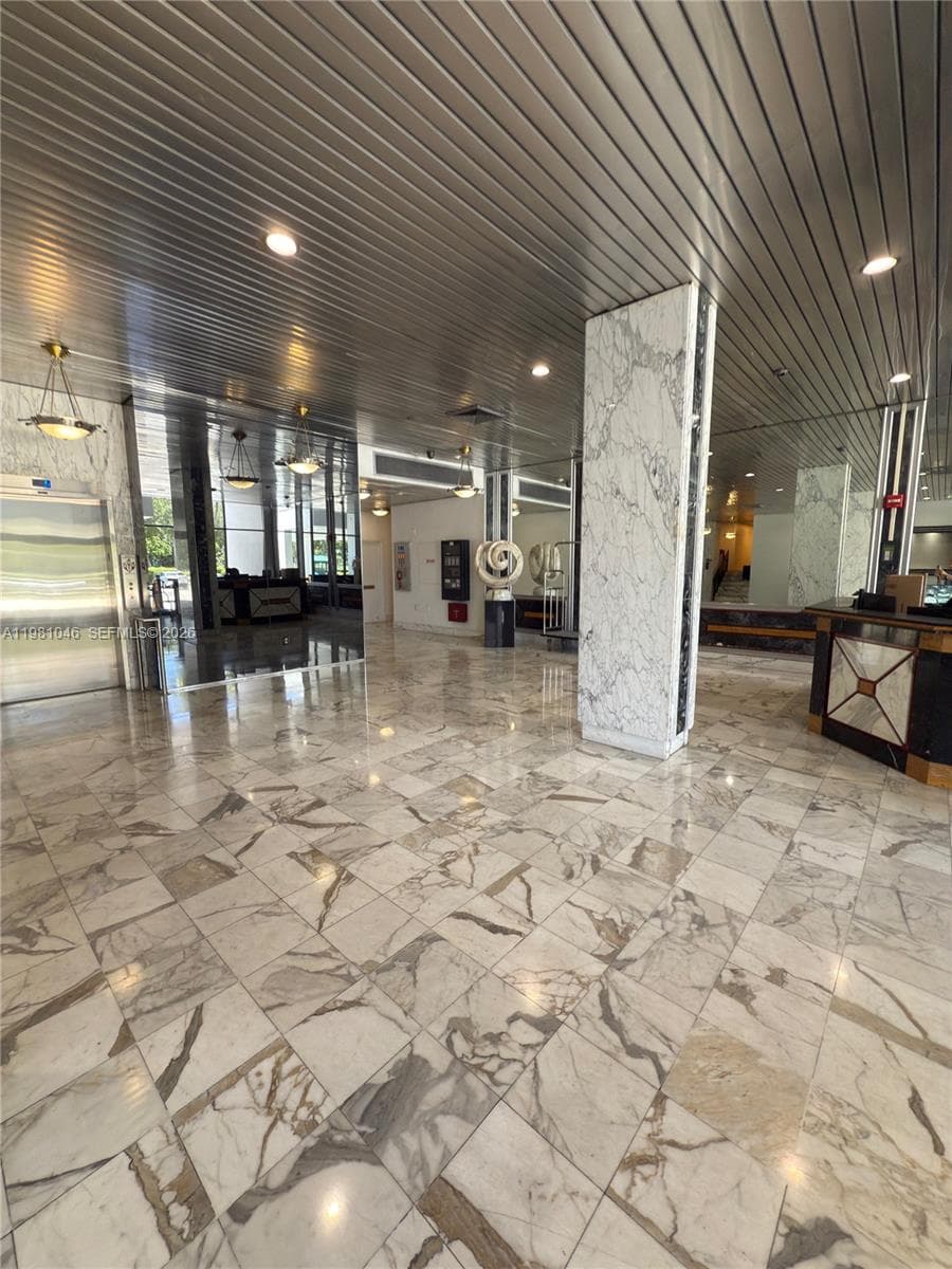 3675 N Country Club Dr # 109, Aventura FL 33180 — 3