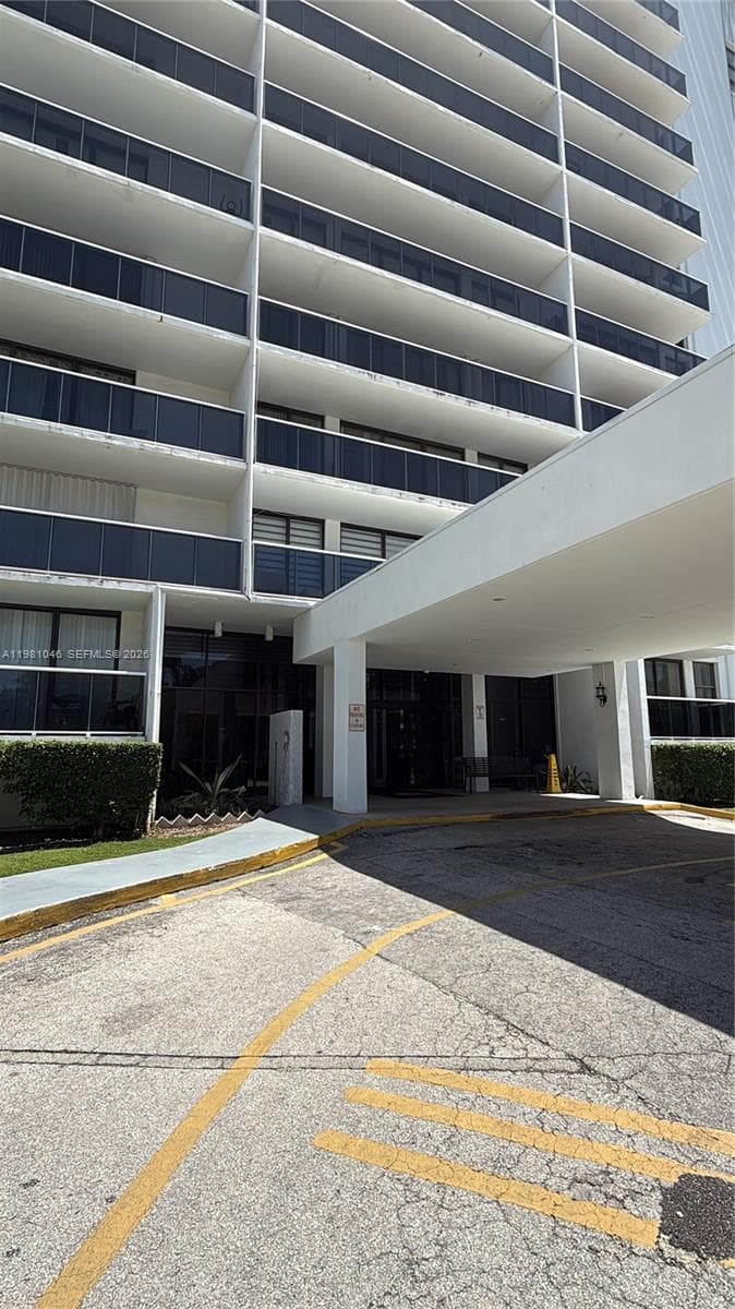 3675 N Country Club Dr # 109, Aventura FL 33180 — 4