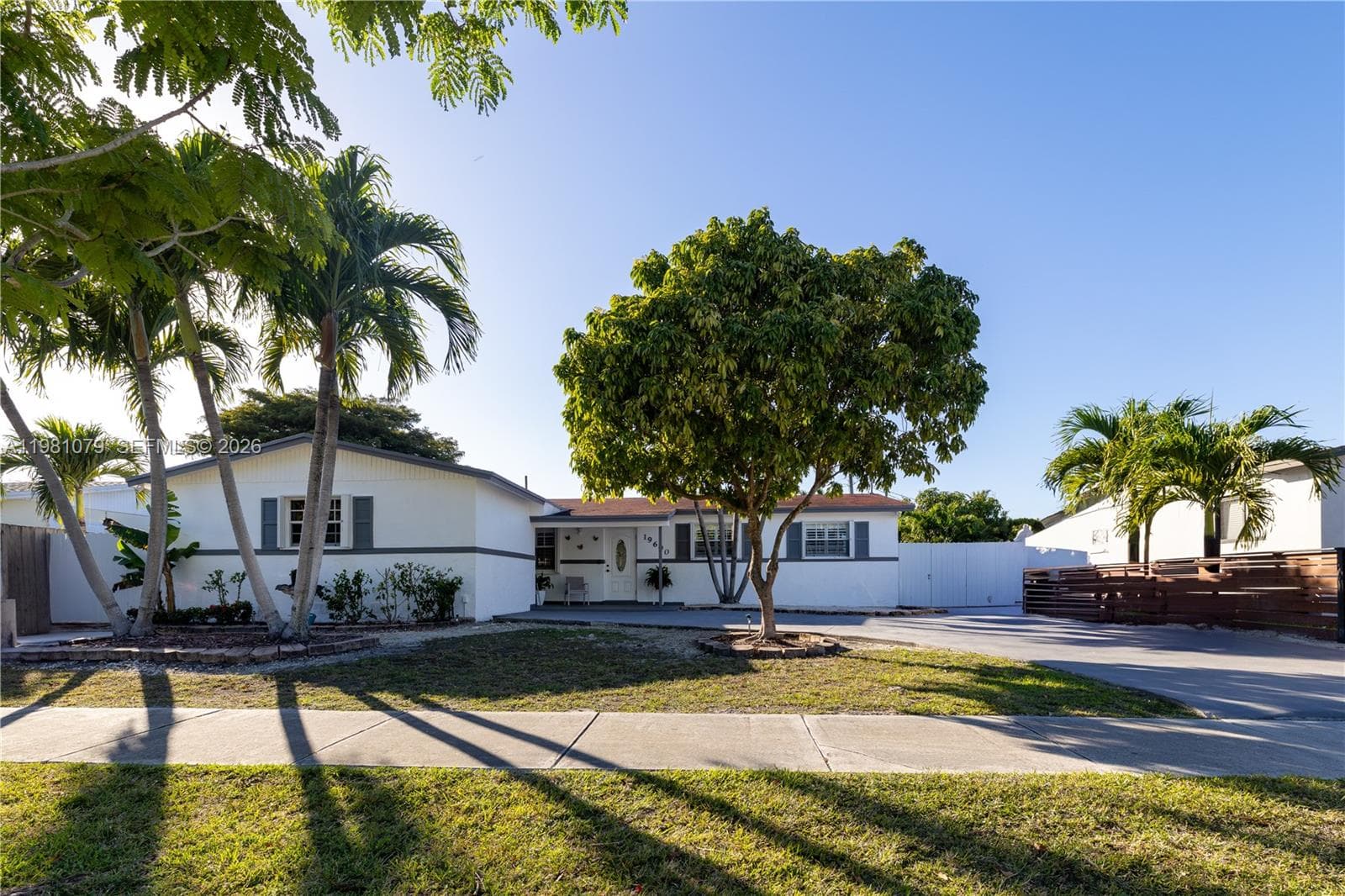 19600 Gulfstream Rd, Cutler Bay FL 33157 — 1