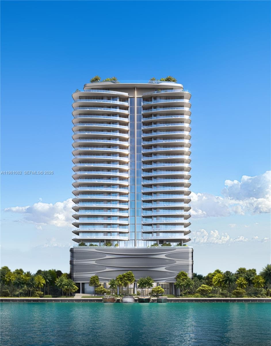 7940 West Drive, Miami FL 33141 — 19