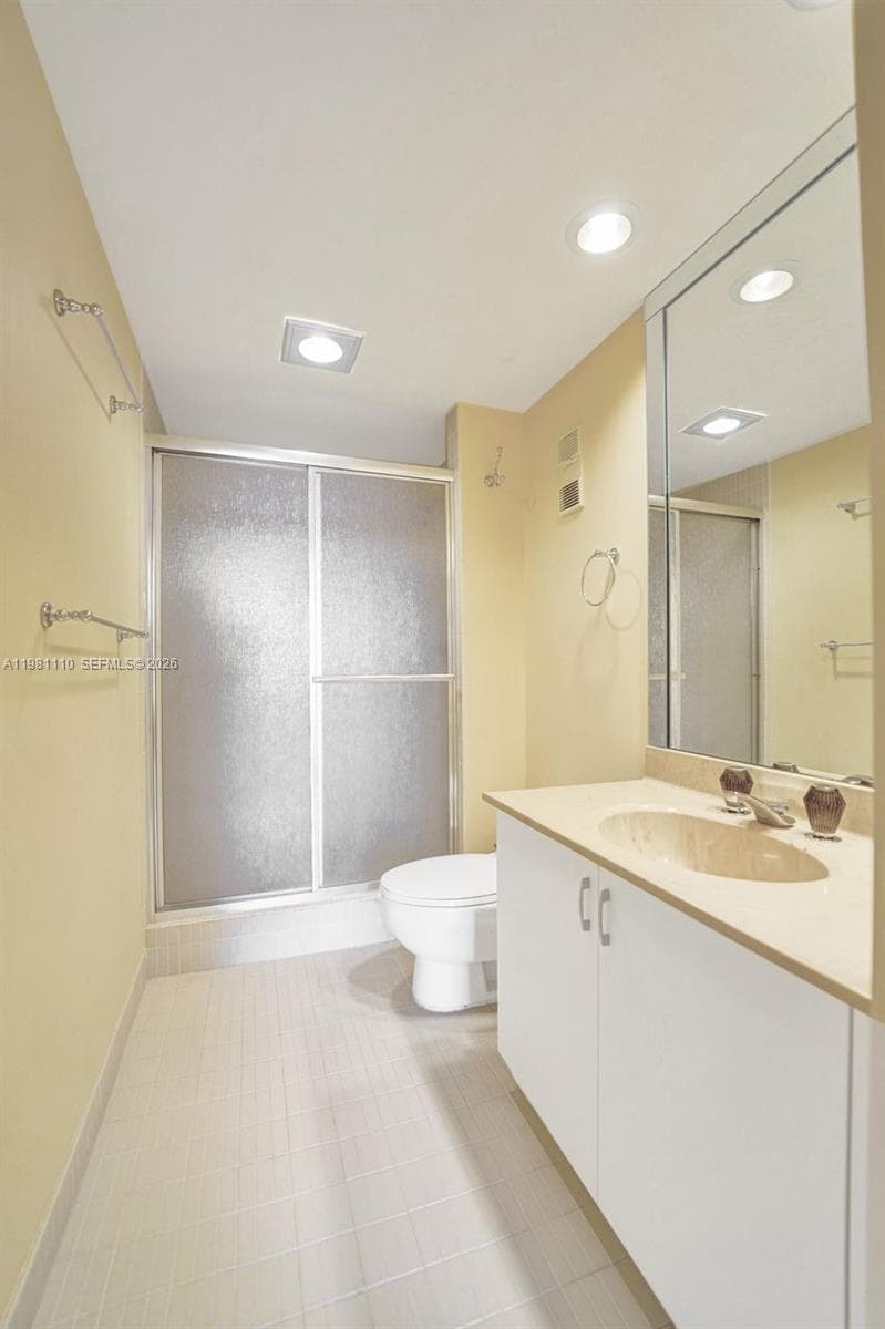 20281 E Country Club Dr # 1703, Aventura FL 33180 — 35