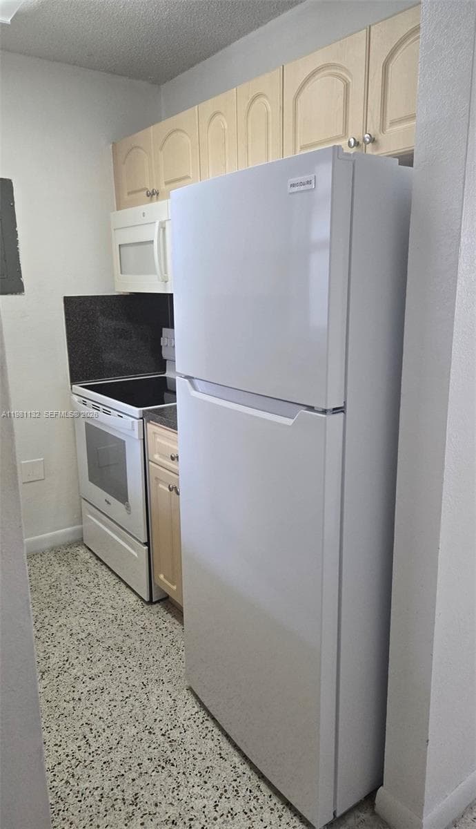 142 SW 18th ave # 30, Miami FL 33135 — 8