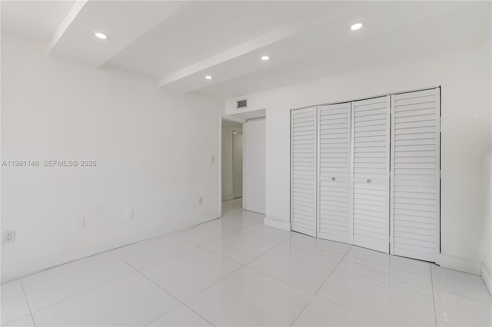 8101 Byron Ave # 509, Miami Beach FL 33141 — 11