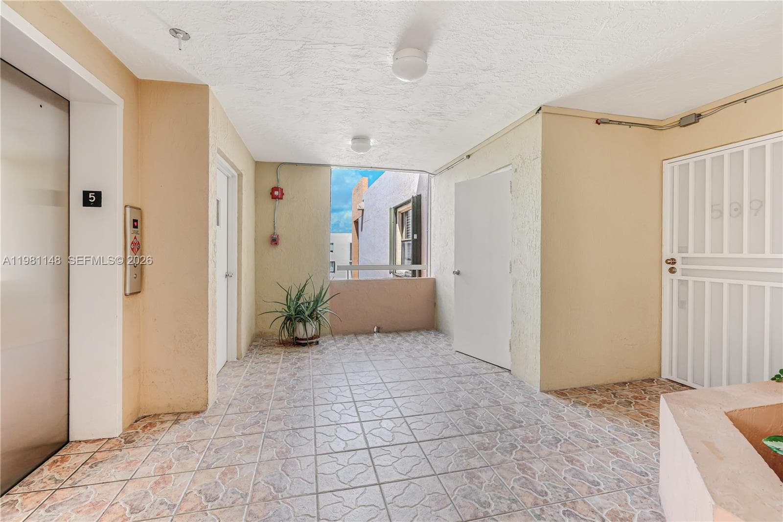8101 Byron Ave # 509, Miami Beach FL 33141 — 19