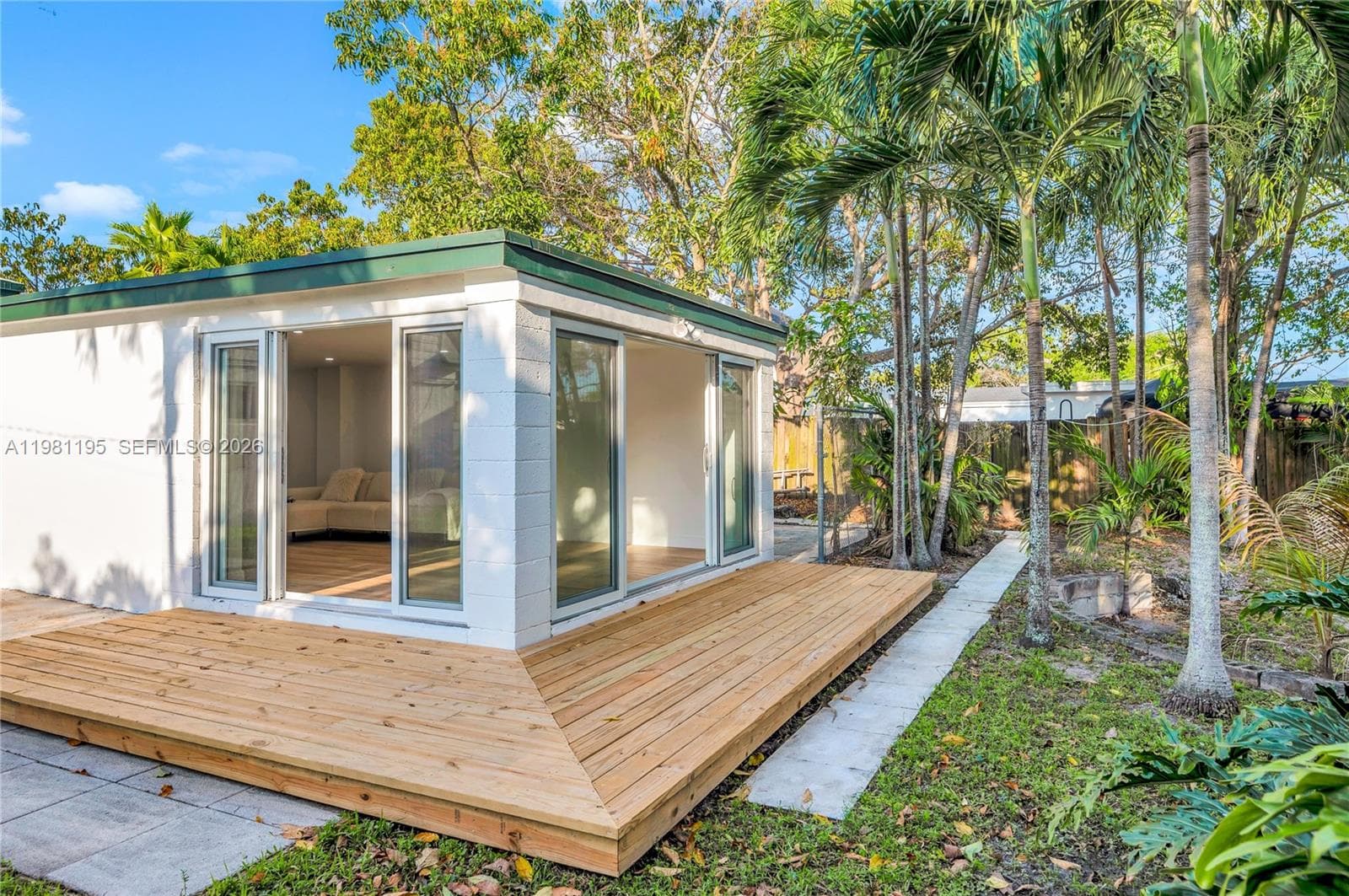 1960 NE 182nd St, North Miami Beach FL 33162 — 24