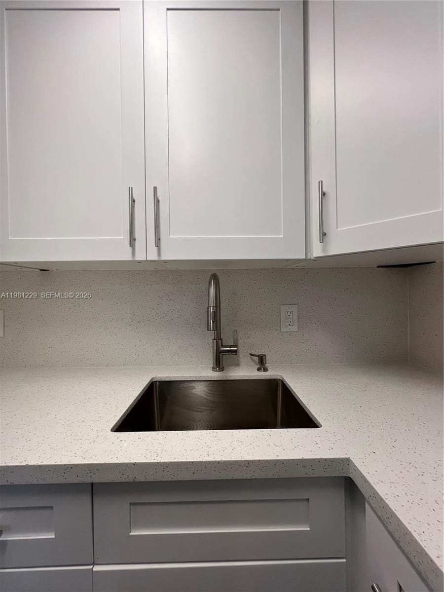5050 NW 7th St # 511, Miami FL 33126 — 8