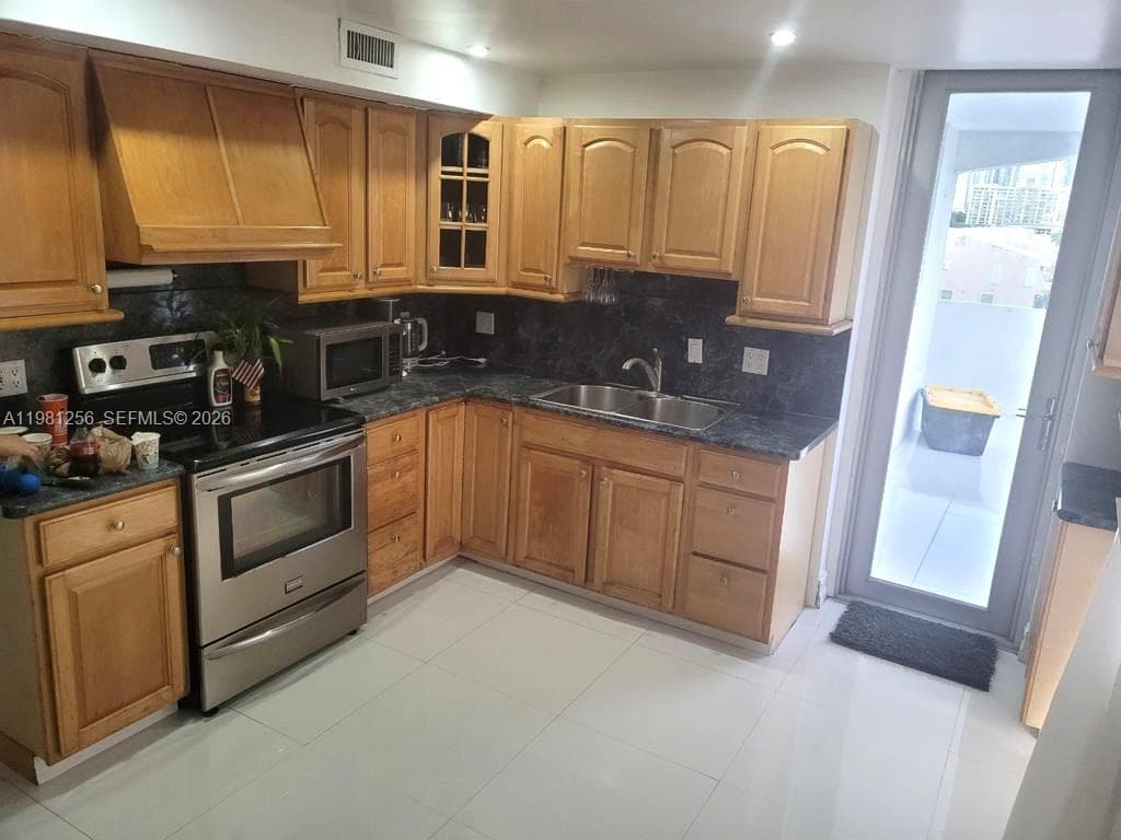 3703 NE 166th St # 401, North Miami Beach FL 33160 — 2