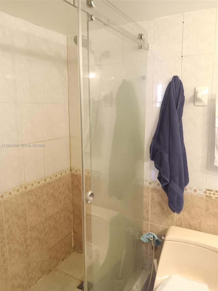 3703 NE 166th St # 401, North Miami Beach FL 33160 — 16