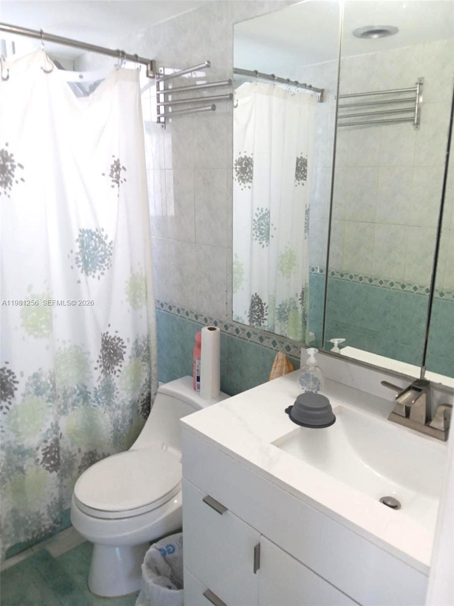 3703 NE 166th St # 401, North Miami Beach FL 33160 — 20