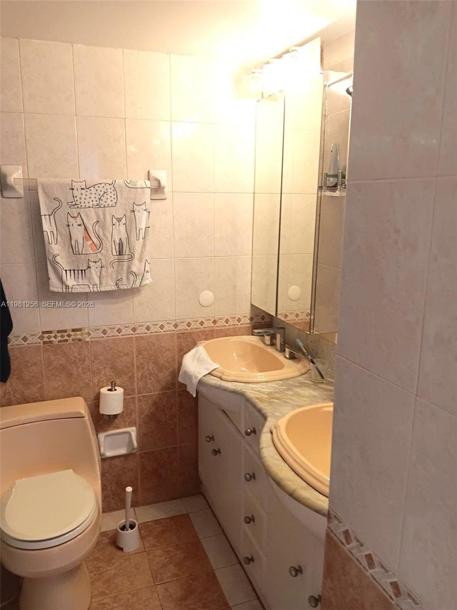 3703 NE 166th St # 401, North Miami Beach FL 33160 — 15