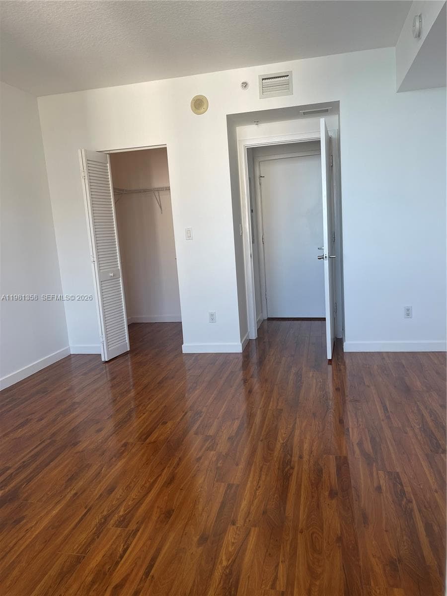 335 S Biscayne Blvd # 3610, Miami FL 33131 — 17