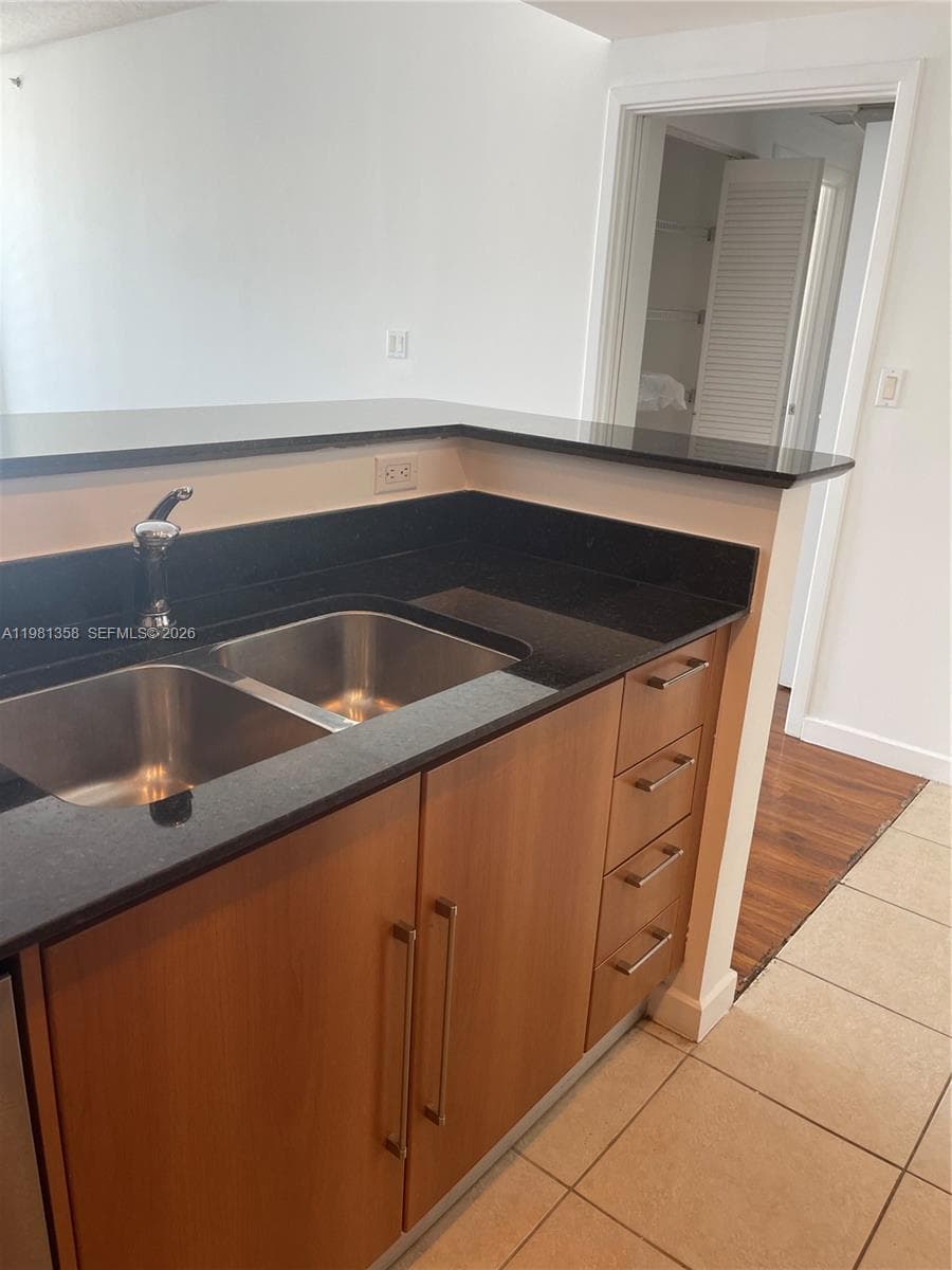 335 S Biscayne Blvd # 3610, Miami FL 33131 — 7