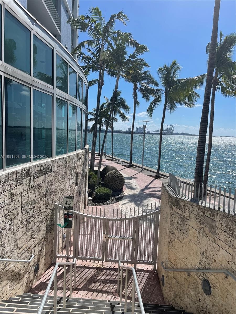 335 S Biscayne Blvd # 3610, Miami FL 33131 — 32
