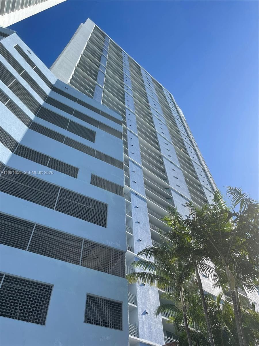 335 S Biscayne Blvd # 3610, Miami FL 33131 — 1