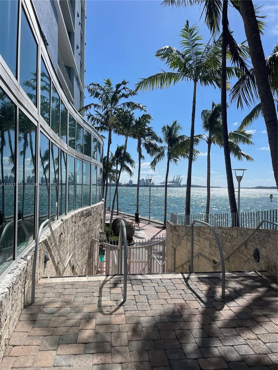 335 S Biscayne Blvd # 3610, Miami FL 33131 — 30