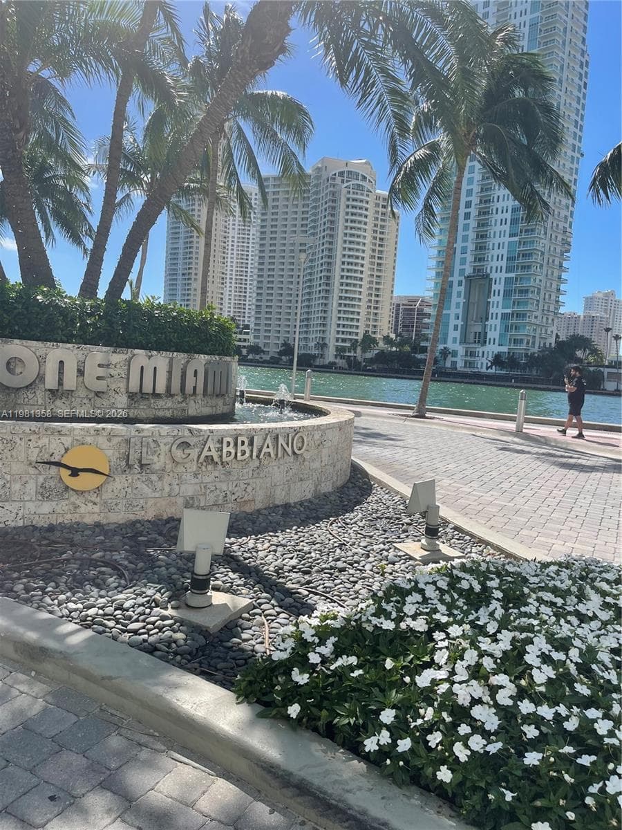 335 S Biscayne Blvd # 3610, Miami FL 33131 — 34