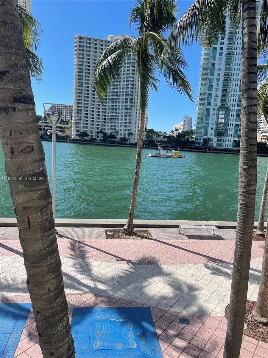 335 S Biscayne Blvd # 3610, Miami FL 33131 — 33
