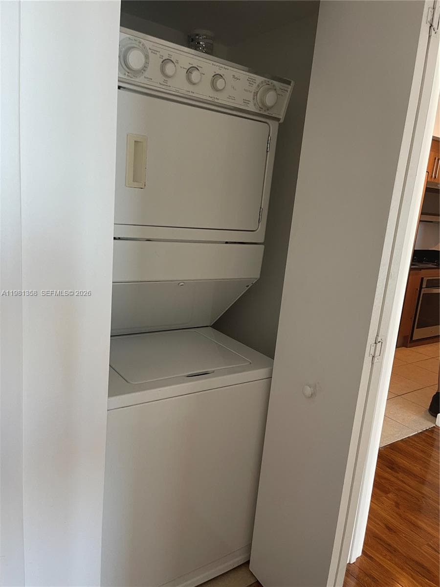 335 S Biscayne Blvd # 3610, Miami FL 33131 — 15