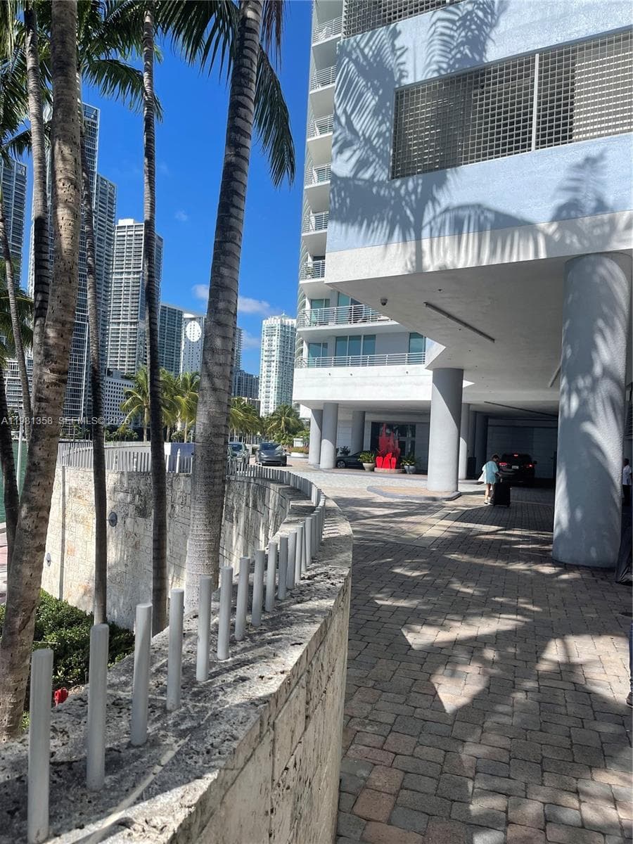 335 S Biscayne Blvd # 3610, Miami FL 33131 — 29