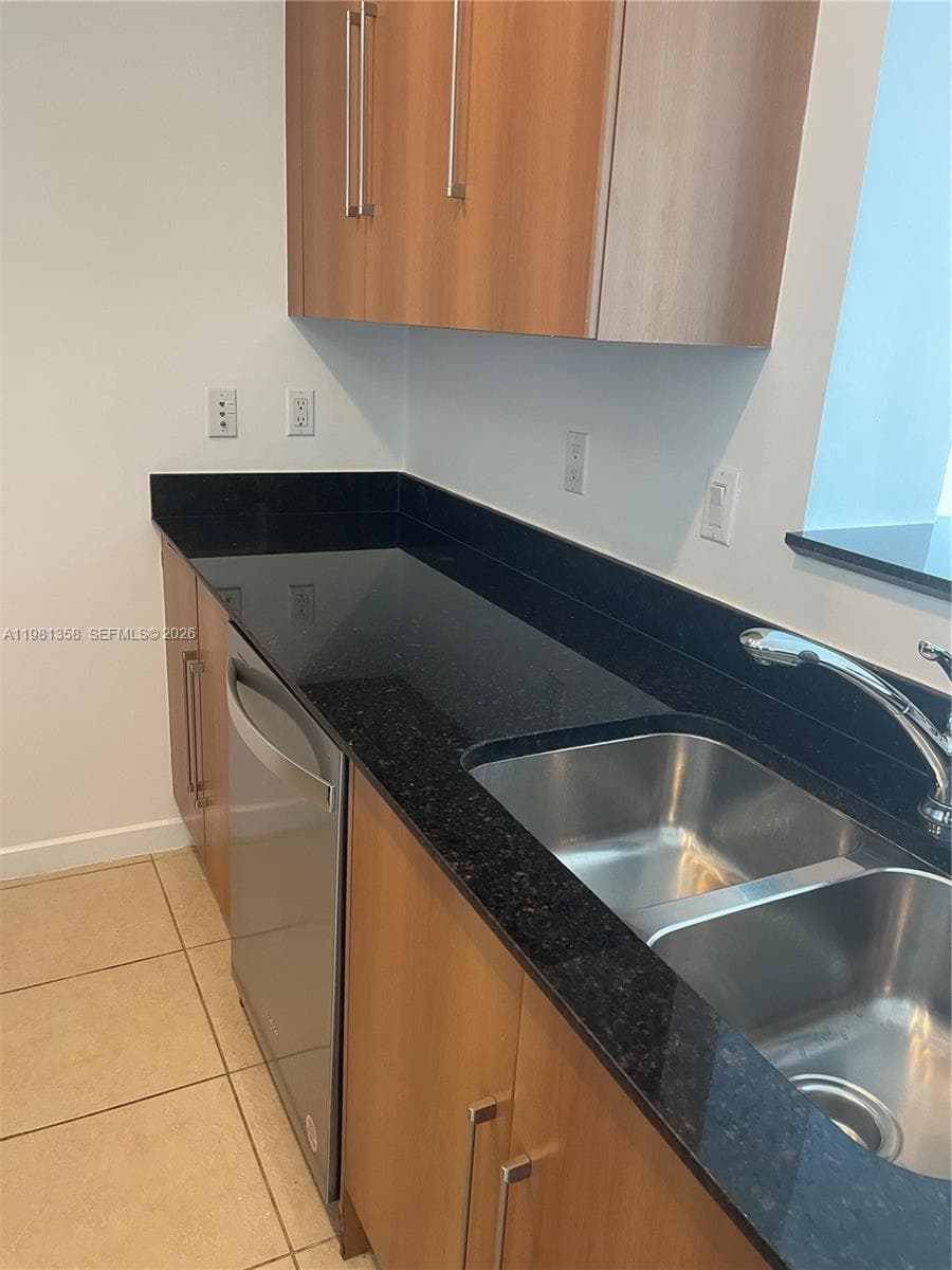 335 S Biscayne Blvd # 3610, Miami FL 33131 — 8