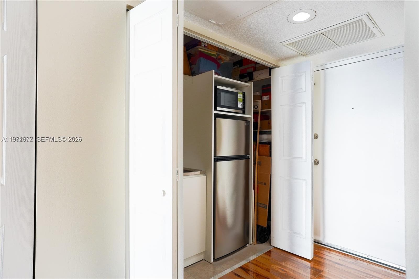 11111 Biscayne Blvd # 20E, Miami FL 33181 — 19