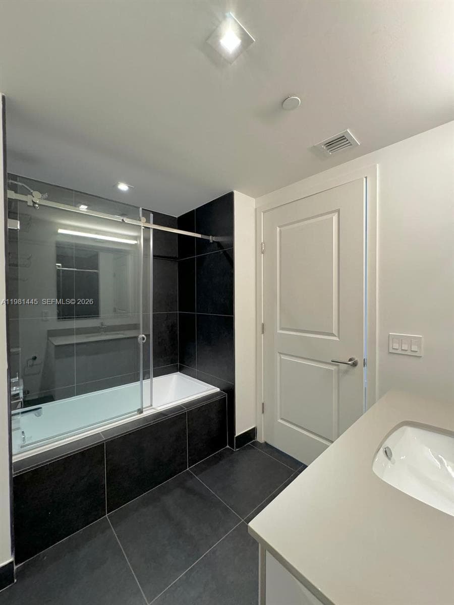 1600 NE 1st Ave # 3511, Miami FL 33132 — 12