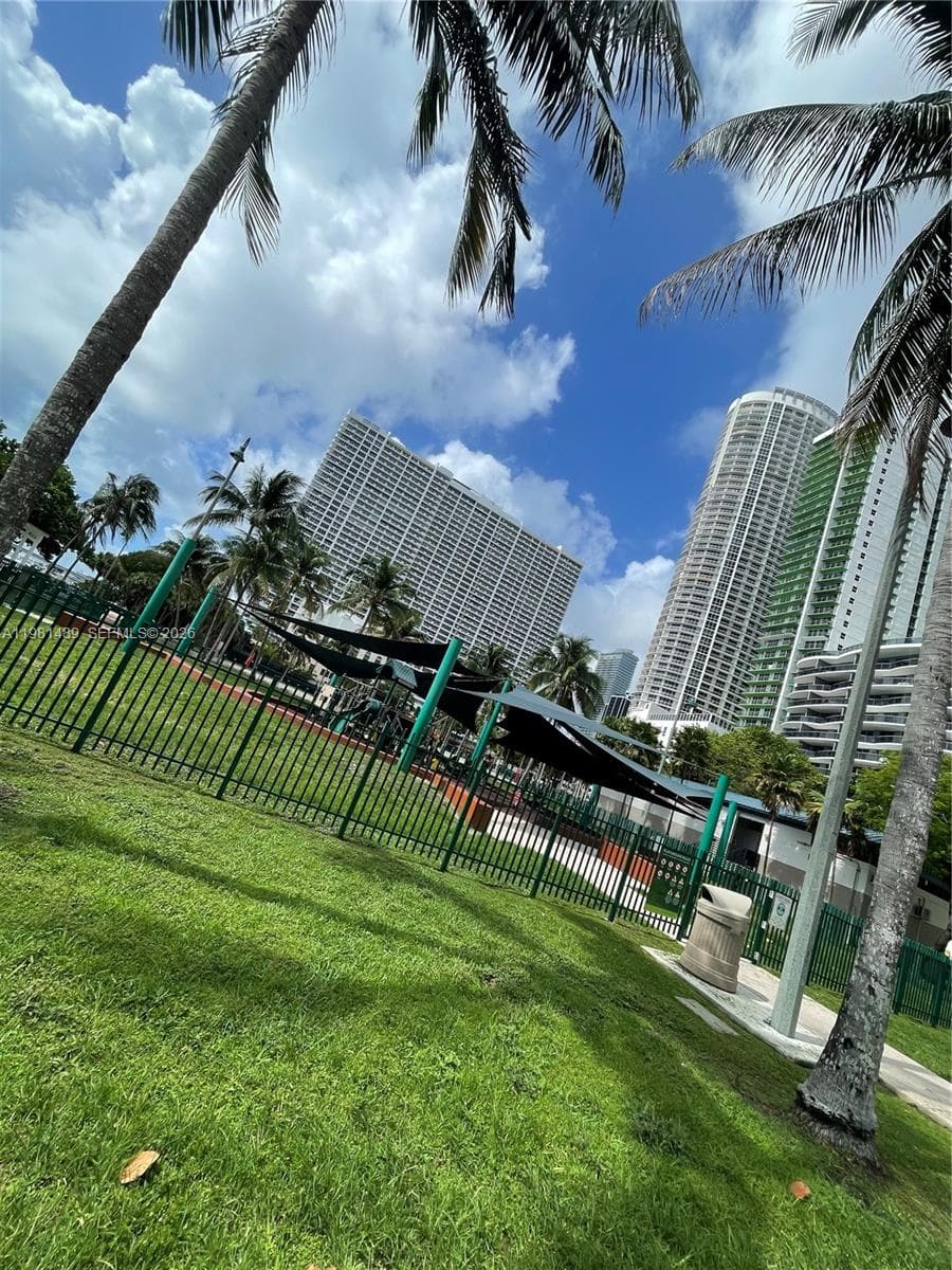 1750 N Bayshore Dr # 2814, Miami FL 33132 — 34