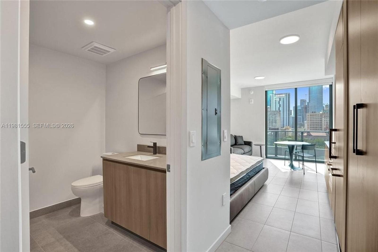 121 NE 5 St # 801B, Miami FL 33132 — 3