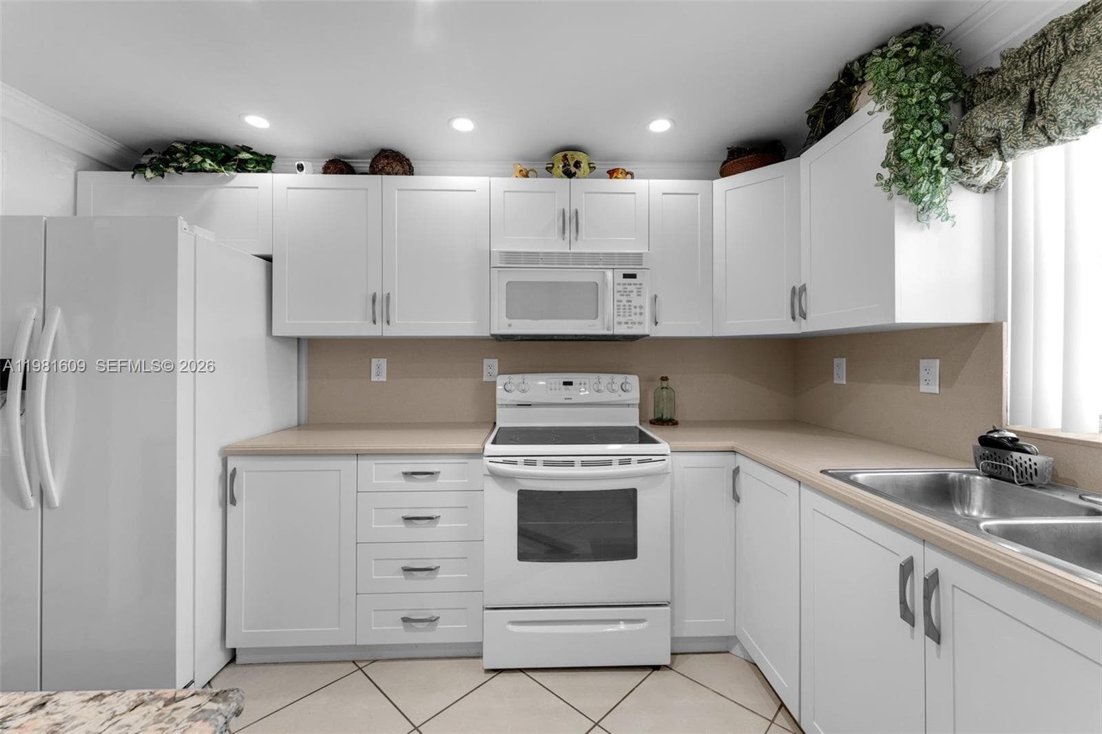 9110 SW 203rd Ter, Cutler Bay FL 33189 — 10
