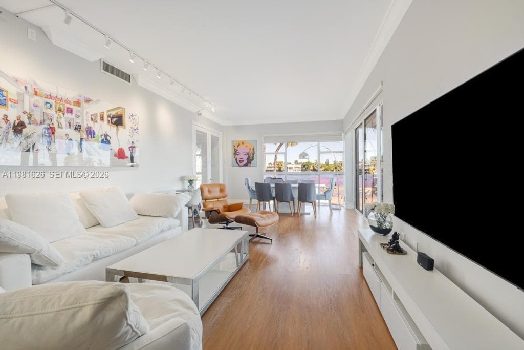 20505 E Country Club Dr # 143, Aventura FL 33180 — 2