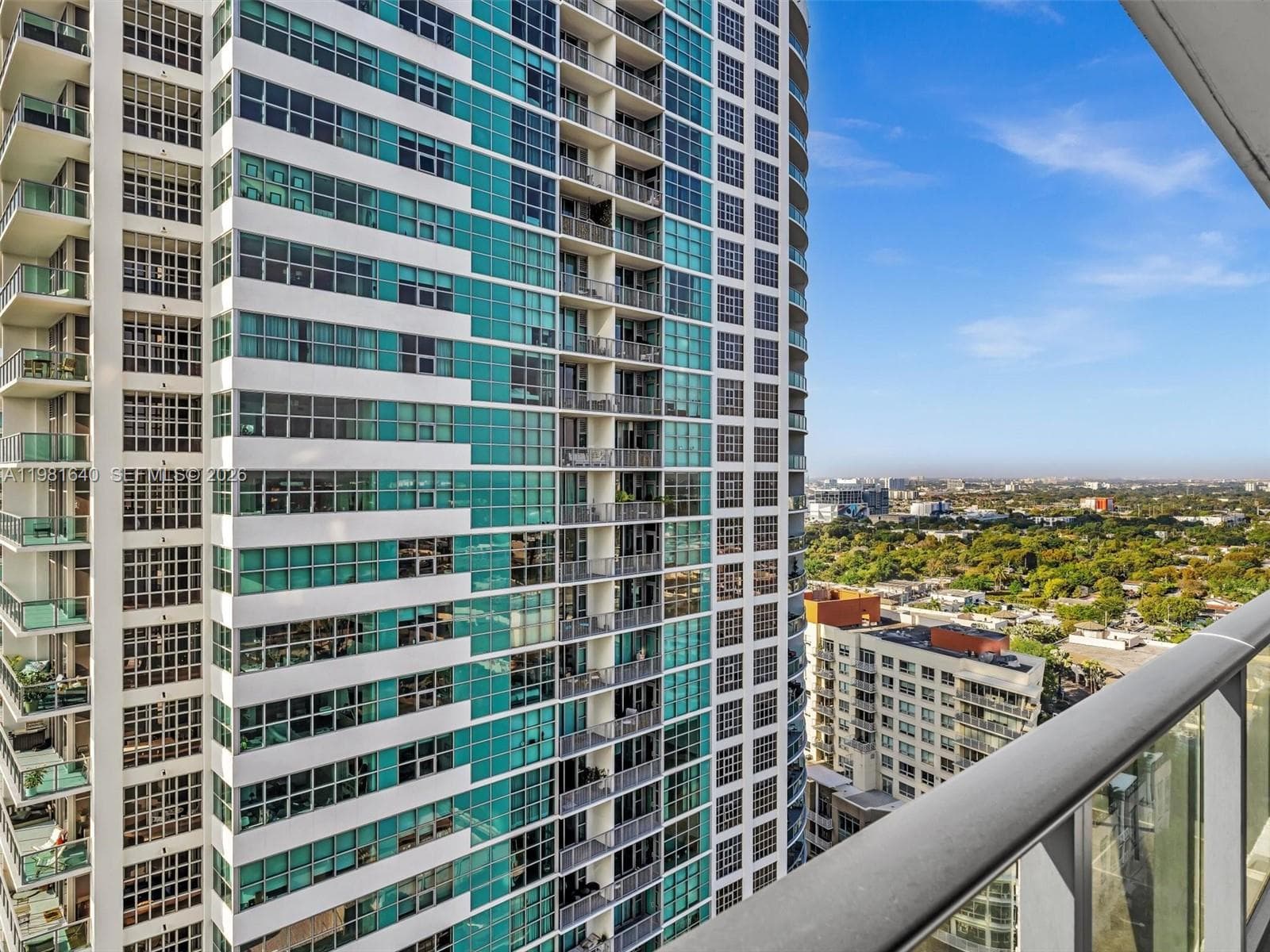 121 NE 34th St # 2102, Miami FL 33137 — 33