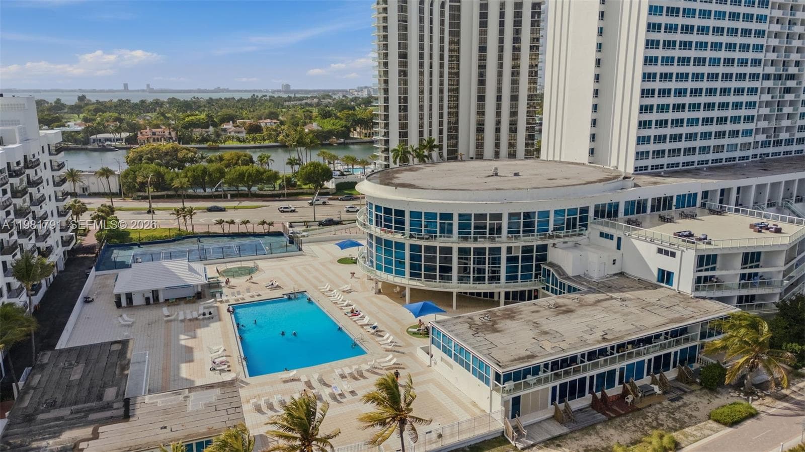5445 Collins Ave, Miami Beach FL 33140 — 32
