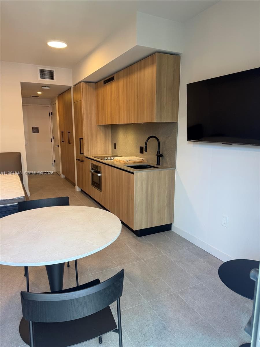 121 NE 5Th ST # 912A, Miami FL 33132 — 17