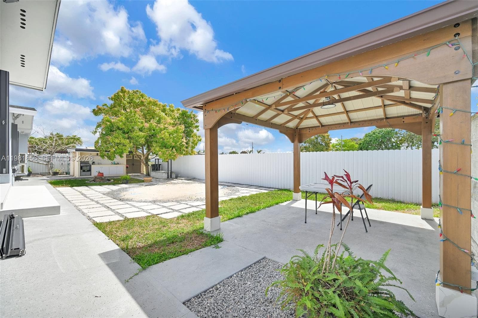 756 W 53rd St, Hialeah FL 33012 — 52