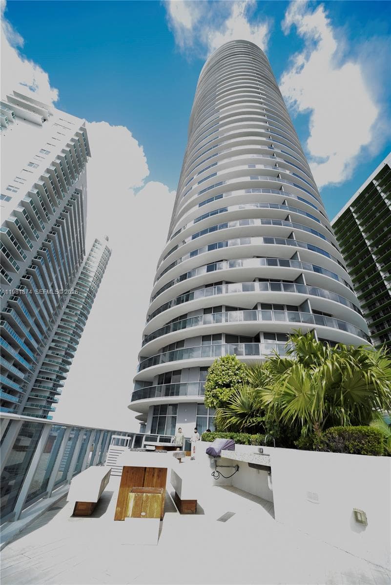 488 NE 18th St # 1000, Miami FL 33132 — 2