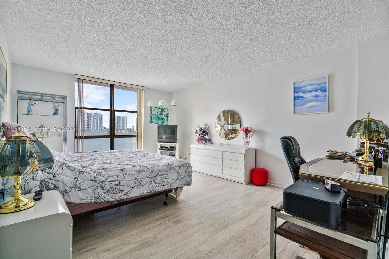 17500 N BAY RD # 707, Sunny Isles Beach FL 33160 — 17