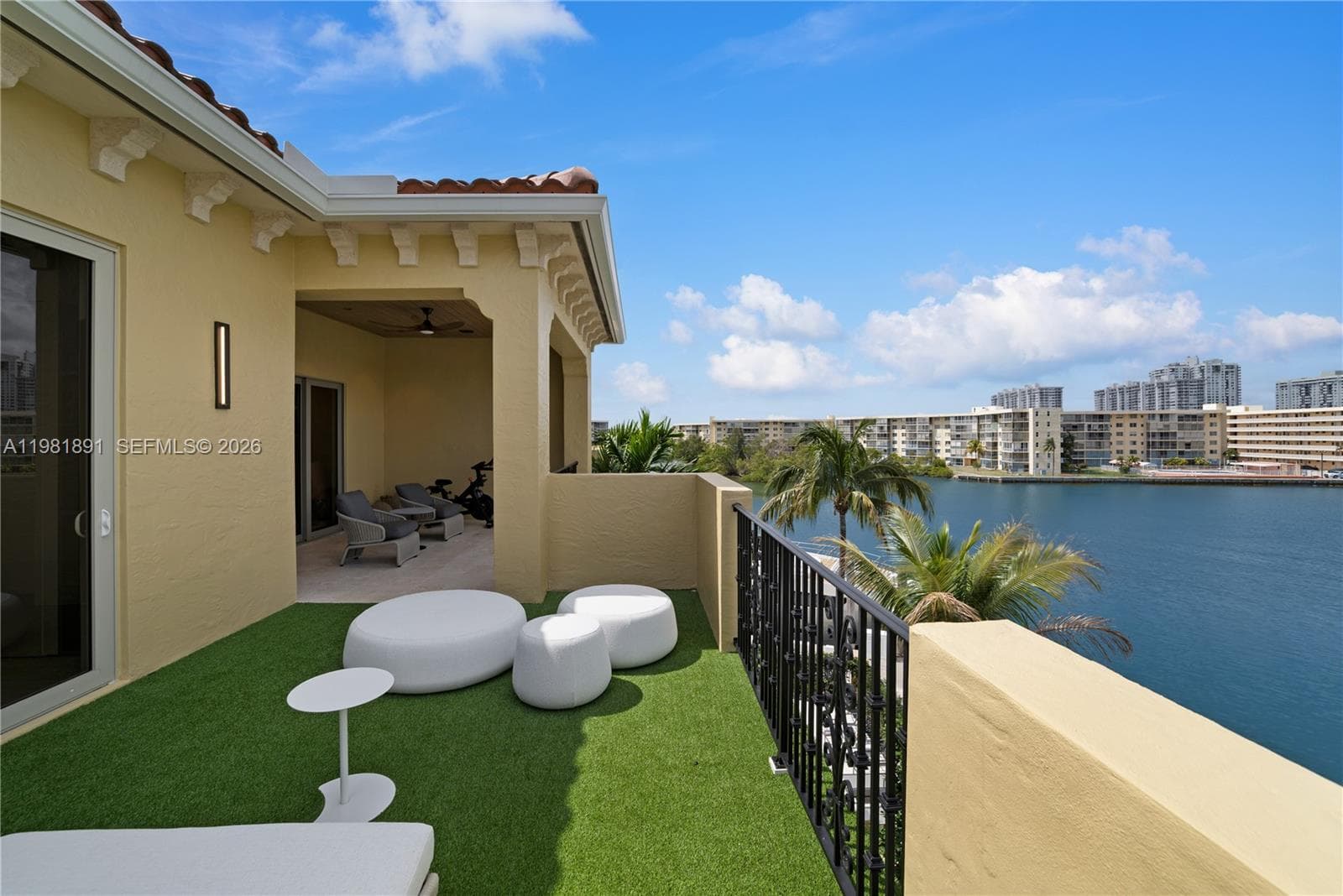 1522 Island Blvd, Aventura FL 33160 — 42