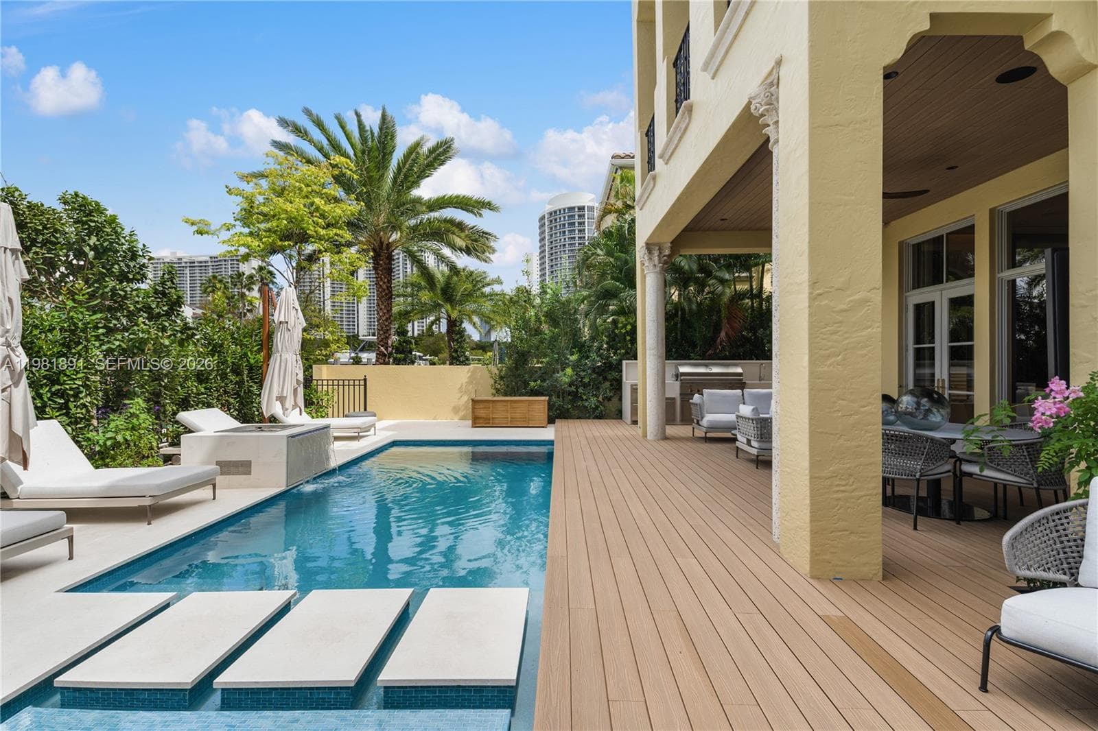 1522 Island Blvd, Aventura FL 33160 — 17