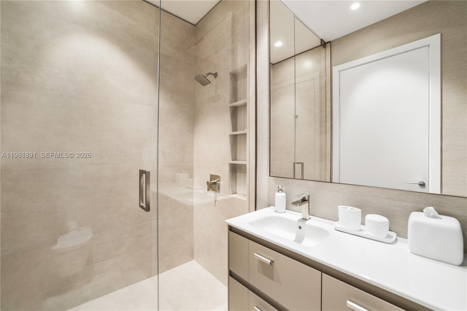 1522 Island Blvd, Aventura FL 33160 — 36