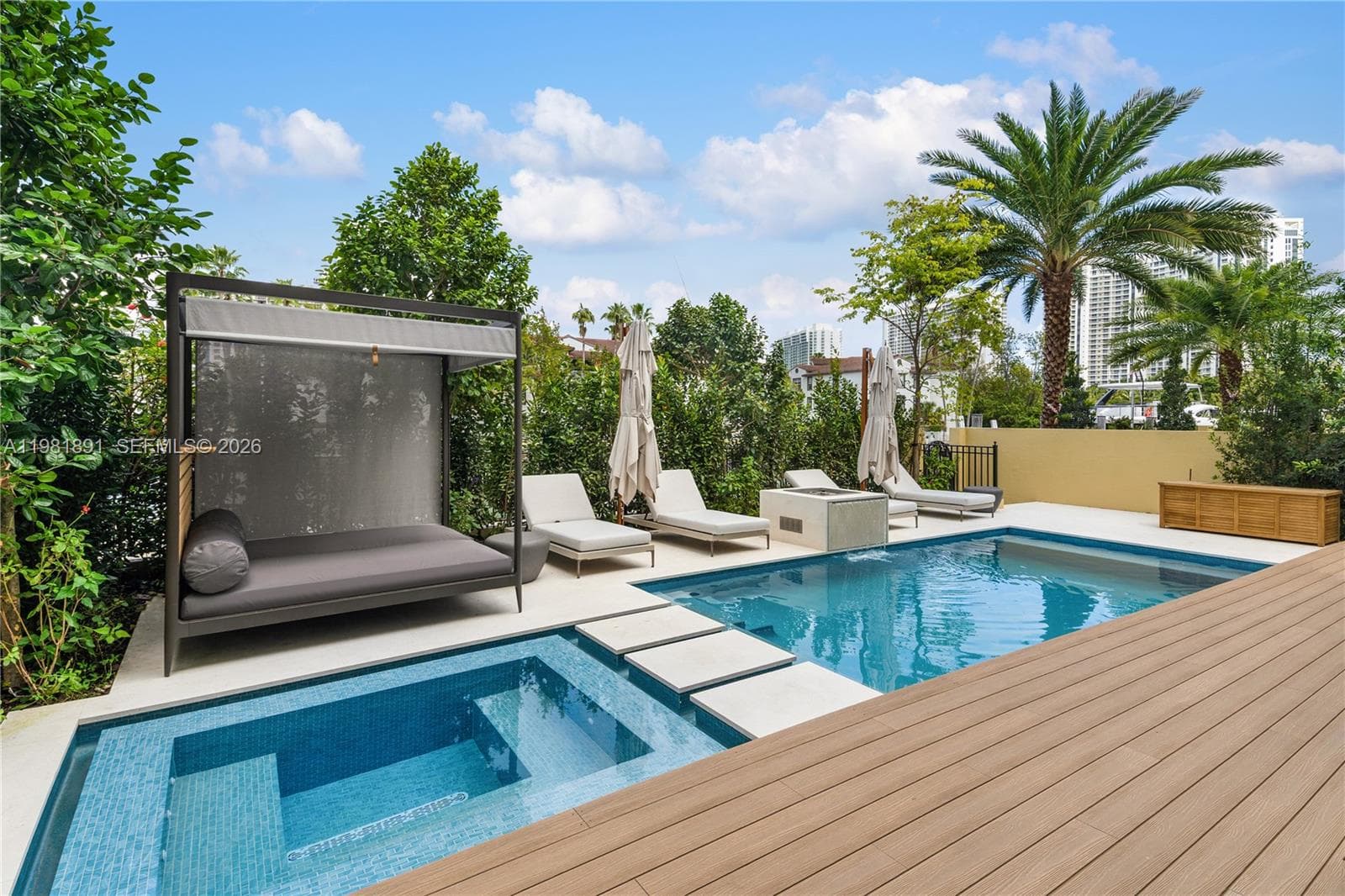 1522 Island Blvd, Aventura FL 33160 — 18