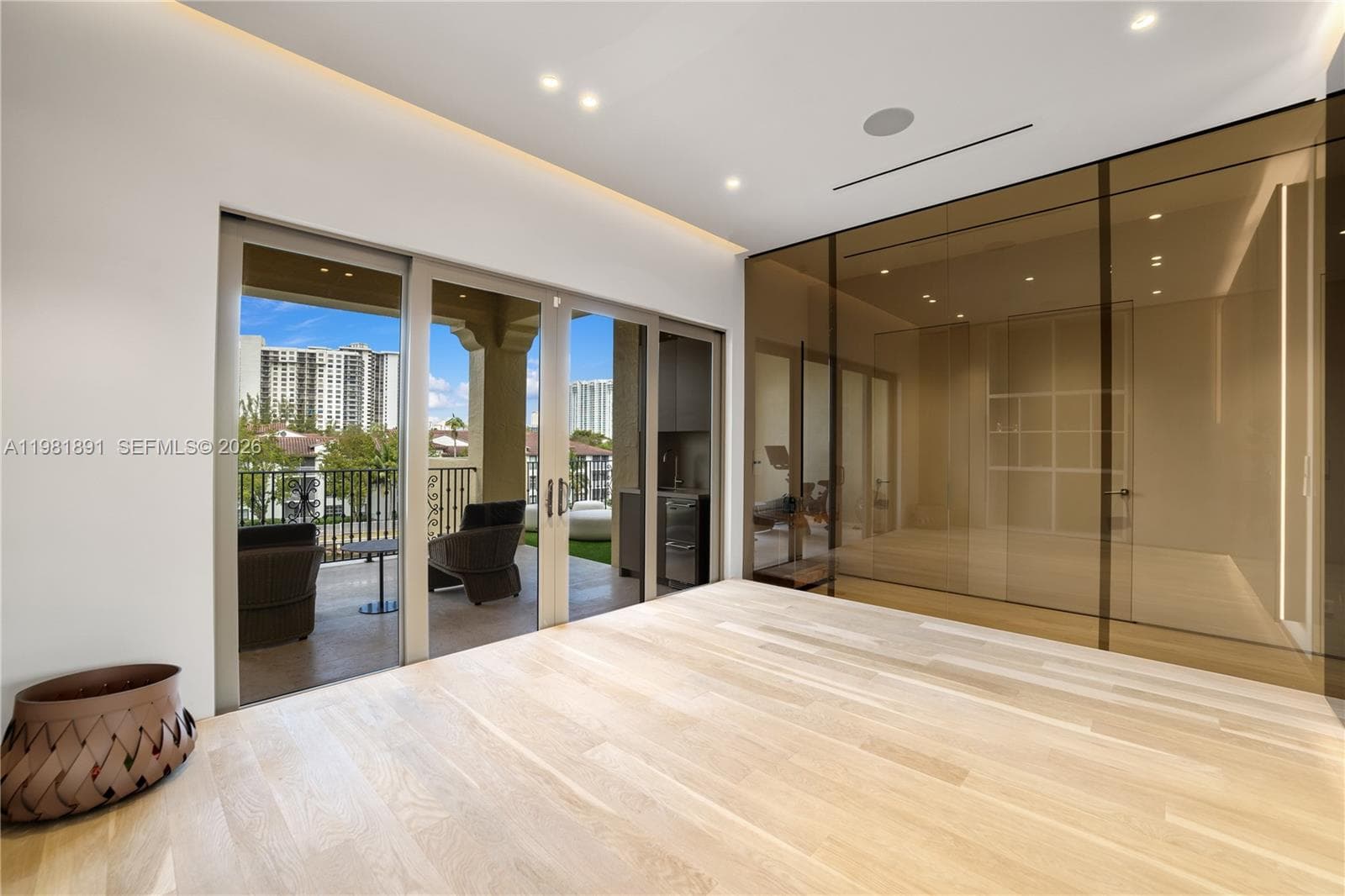 1522 Island Blvd, Aventura FL 33160 — 44