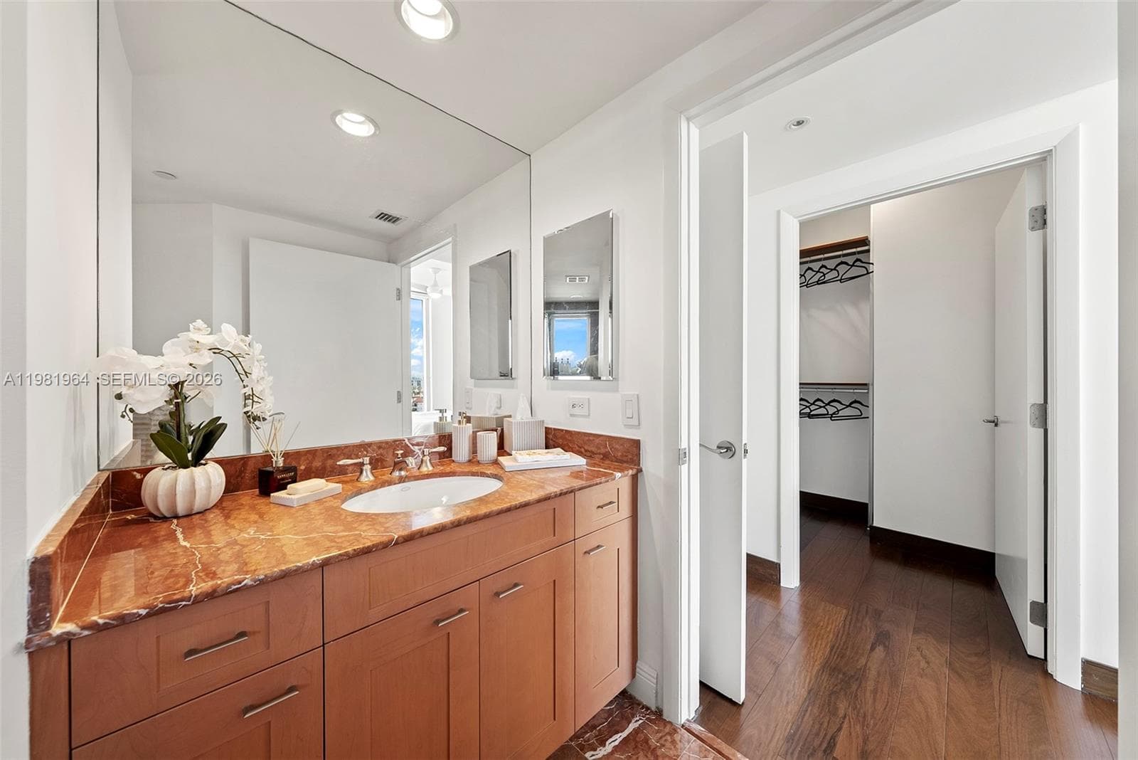 6000 Island Blvd # 1208, Aventura FL 33160 — 33