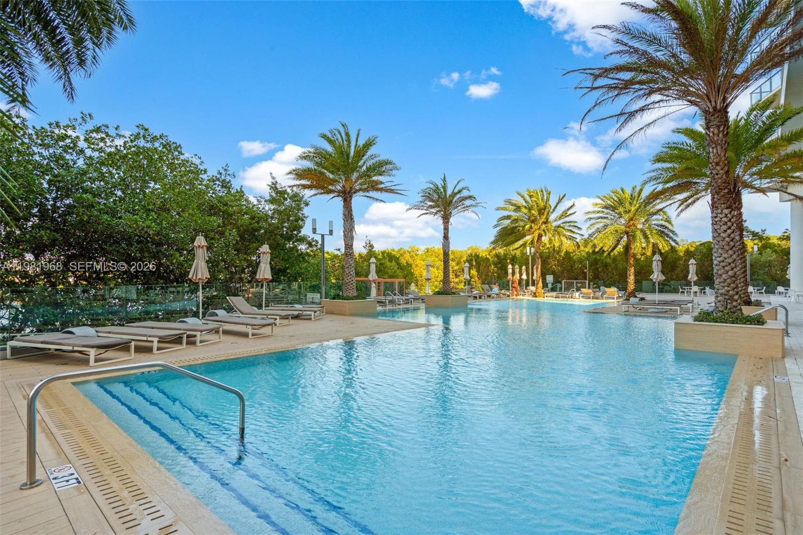 16385 Biscayne Blvd # 3201, North Miami Beach FL 33160 — 37