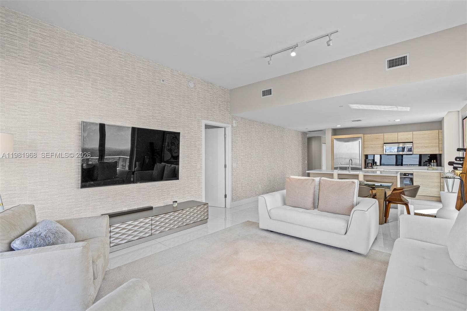 16385 Biscayne Blvd # 3201, North Miami Beach FL 33160 — 15