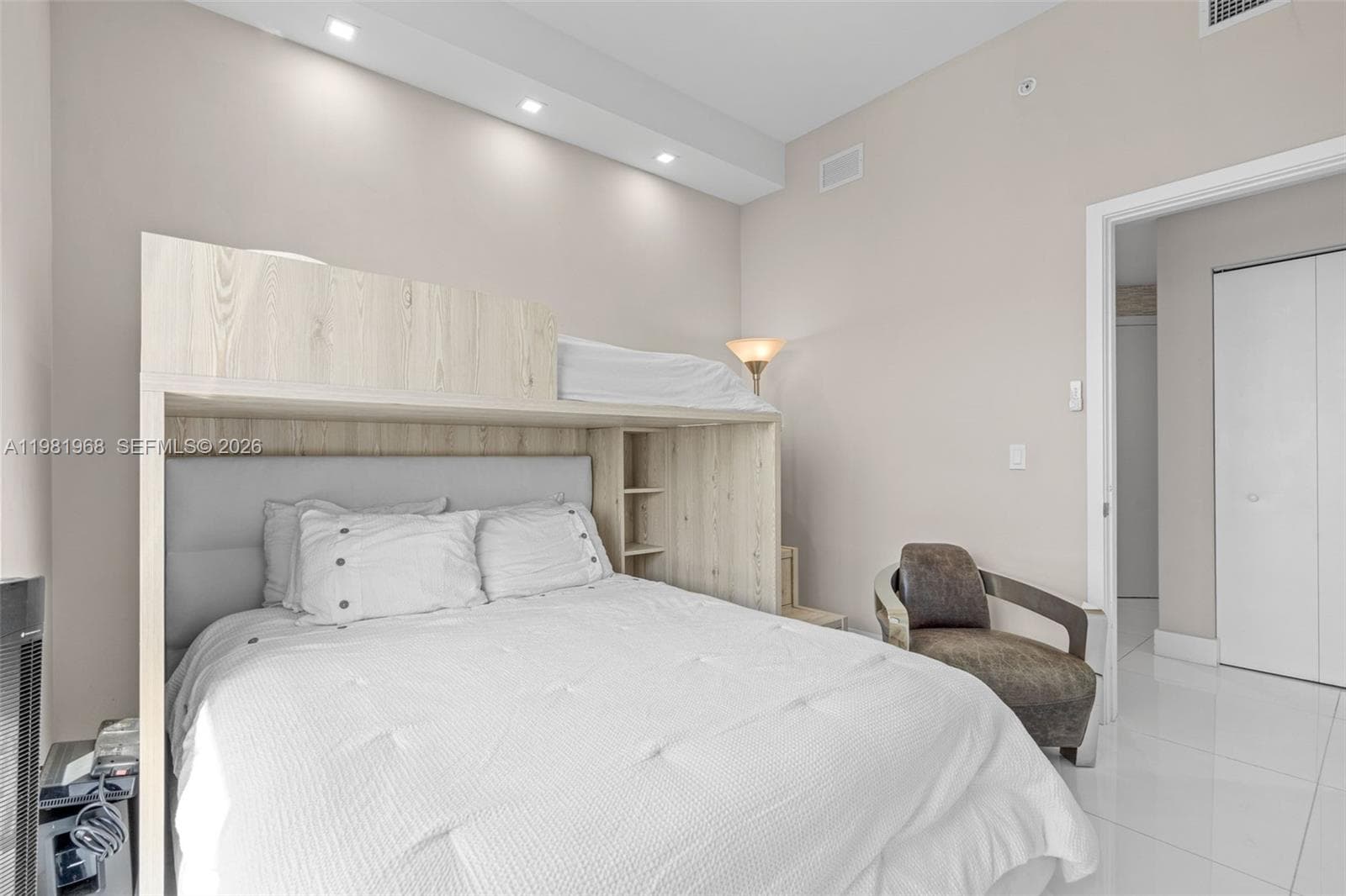 16385 Biscayne Blvd # 3201, North Miami Beach FL 33160 — 25