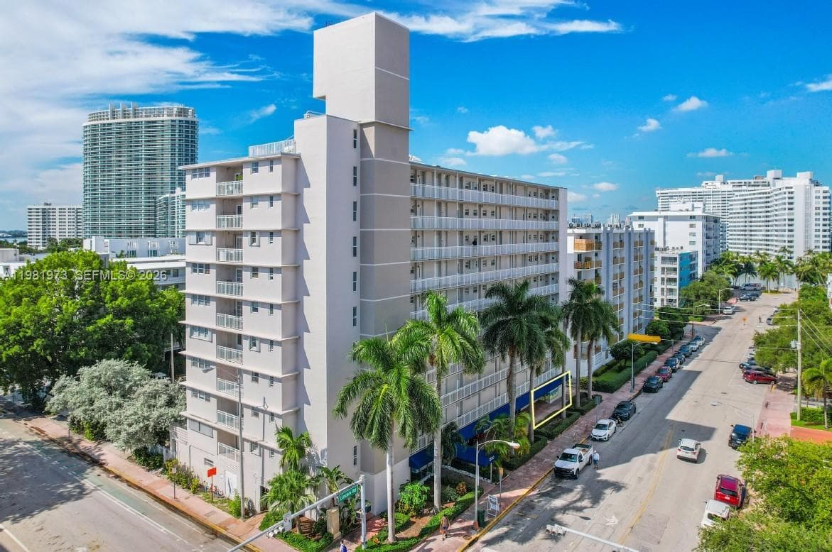 1300 Lincoln Rd # 1B, Miami Beach FL 33139 — 1